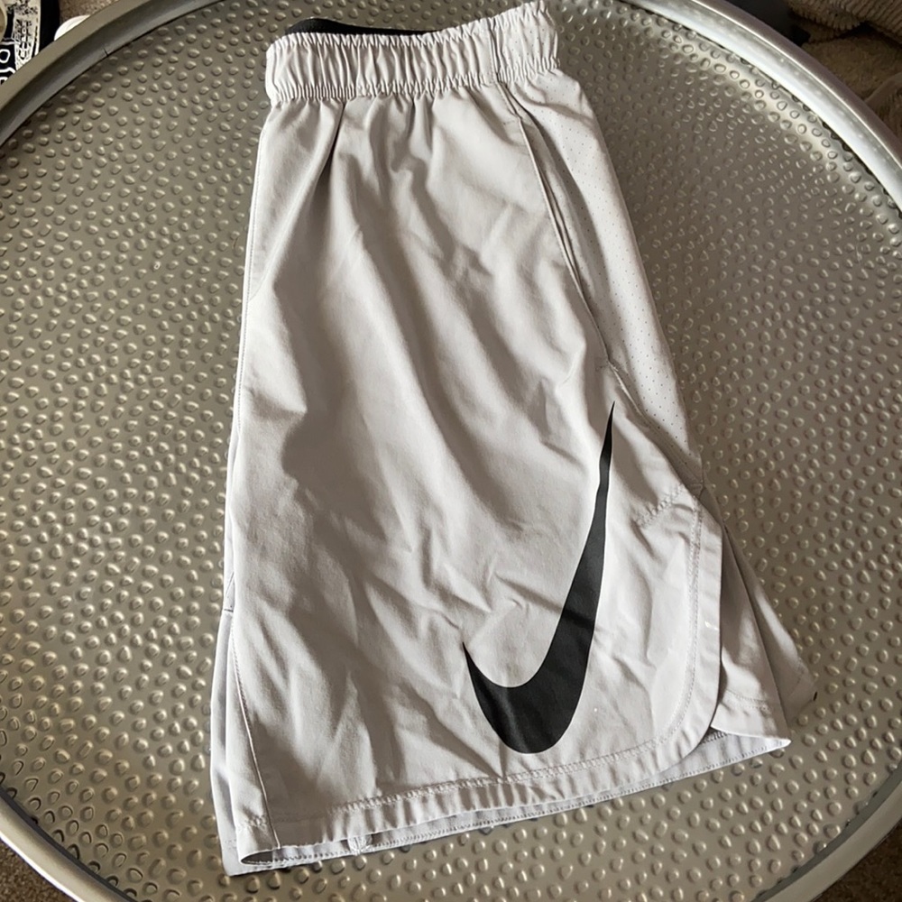 Nike Dri-Fit Grey Shorts Men’s Medium